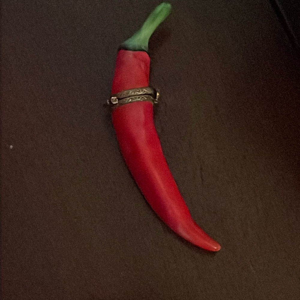 Hand painted Limoges Chili Pepper box - Picture 1 of 7